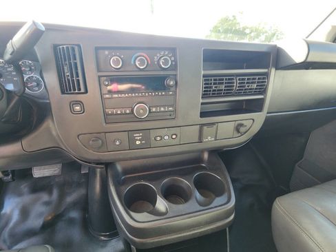 Used 2018 Chevrolet Express 2500 Extended image 19