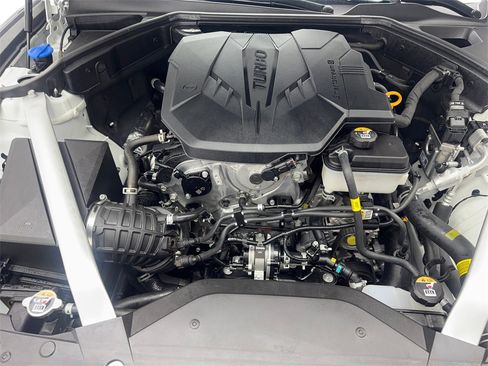 Used 2025 Genesis G70 2.5T image 78