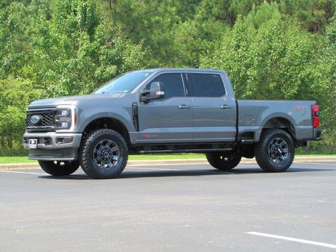 Used 2024 Ford F250 Lariat w/ Lariat Ultimate Package AWD/4WD image 3