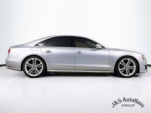 Used 2015 Audi S8 image 8