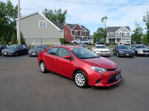 Used 2016 Toyota Corolla LE FWD image 2