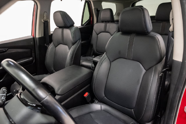 Used 2025 Honda Pilot Touring image 11