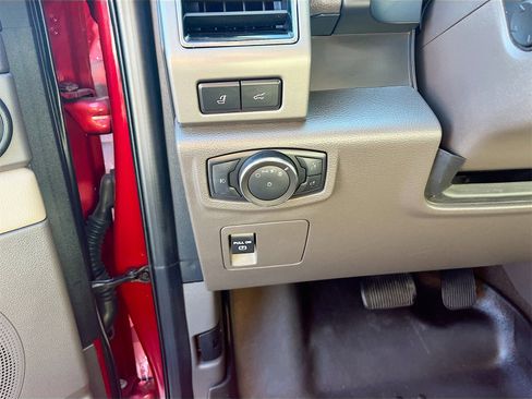 Used 2021 Ford Expedition XLT image 10