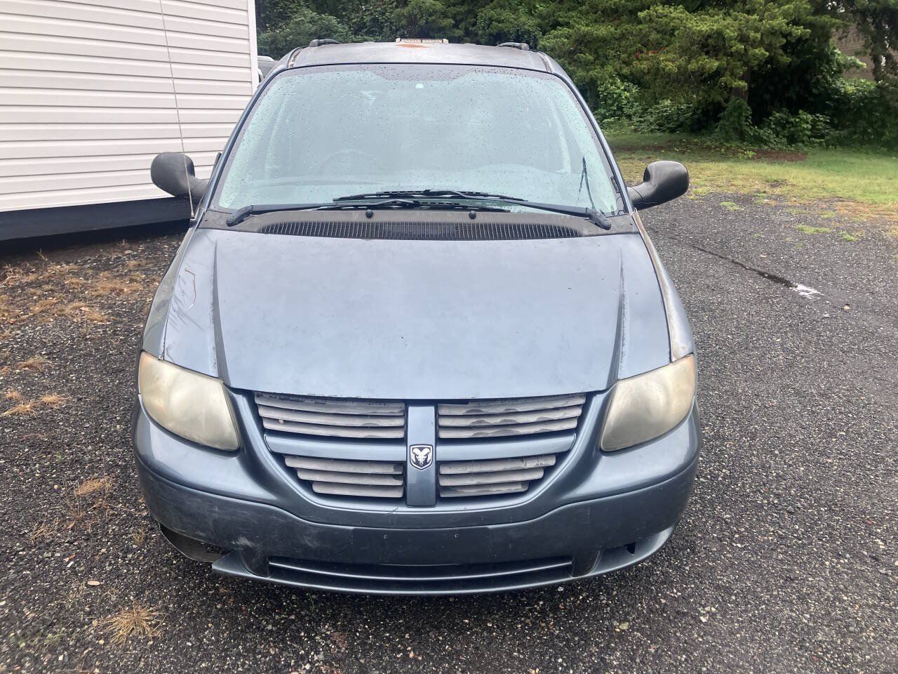 Used 2005 Dodge Caravan SXT w/ Popular Equipment Group FWD image 3