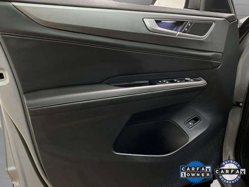 Used 2025 Volkswagen Atlas Cross Sport SE w/ Black Wheel Package image 14