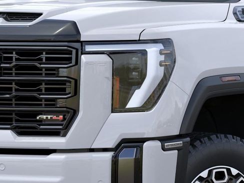 Used 2024 GMC Sierra 2500 AT4 w/ AT4 Premium Plus Package AWD/4WD image 10