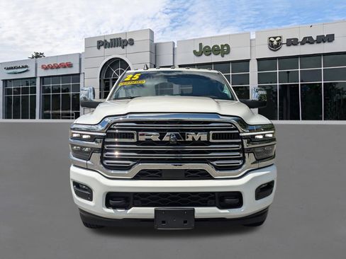 Used 2025 RAM 3500 Laramie AWD/4WD image 9