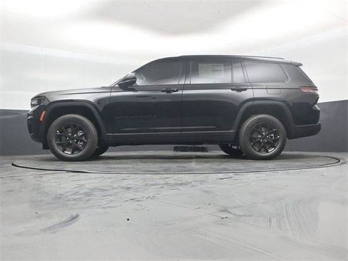 New 2025 Jeep Grand Cherokee L Altitude image 45