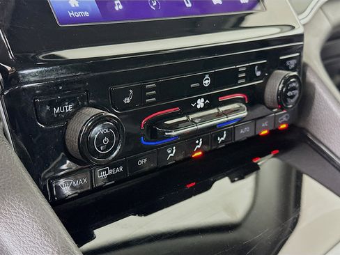 Used 2022 Jeep Grand Cherokee Laredo w/ Luxury Tech Group I AWD/4WD image 23