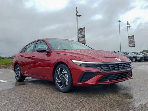 New 2025 Hyundai Elantra Sport image 3