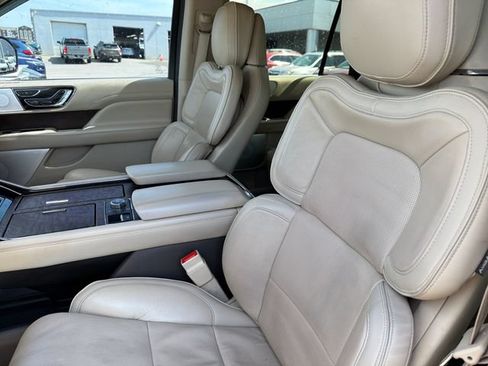 Used 2019 Lincoln Navigator Reserve AWD/4WD image 19