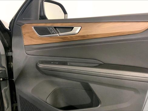 Used 2025 Volkswagen Atlas SE image 26