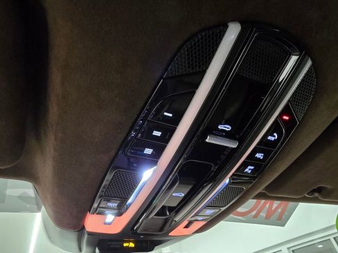 Used 2020 Porsche Cayenne Turbo image 29