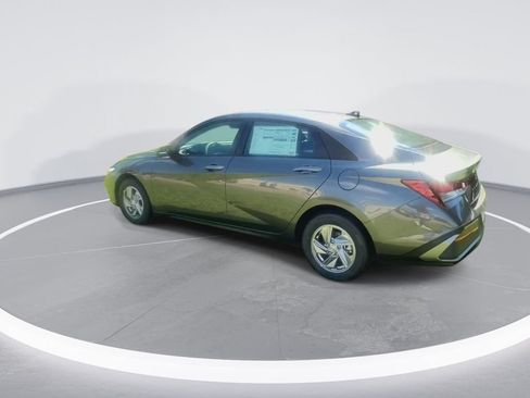 Used 2026 Hyundai Elantra SE FWD image 6