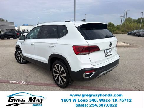 Used 2022 Volkswagen Taos SE FWD image 6