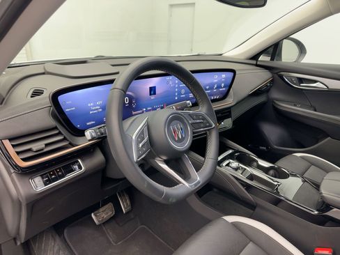 Certified 2025 Buick Envision Sport Touring image 4