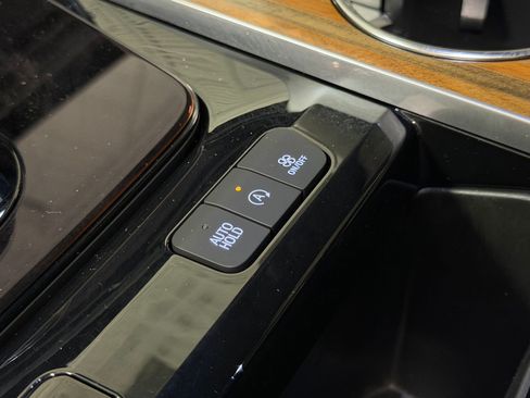 Certified 2025 Cadillac Escalade ESV Sport Platinum w/ LPO, ONYX Package AWD/4WD image 26