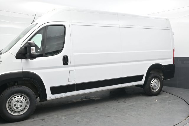 Used 2026 RAM ProMaster 2500 w/ Convenience Group FWD image 3