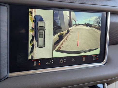 Used 2023 GMC Yukon Denali w/ Advanced Technology Package image 17