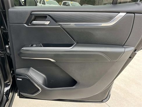 Used 2024 GMC Acadia Elevation image 25