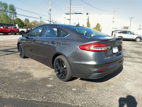 Used 2020 Ford Fusion SE w/ Equipment Group 151A FWD image 6