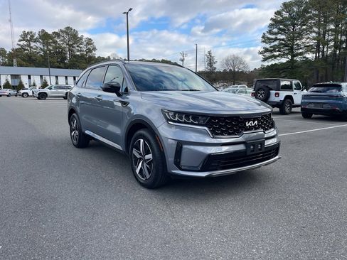 Certified 2023 Kia Sorento S w/ Panoramic Sunroof Package image 4