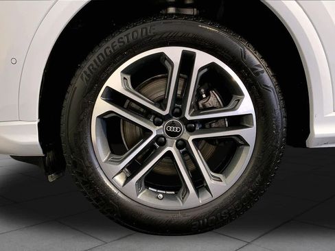 Used 2025 Audi Q5 Premium AWD/4WD image 11