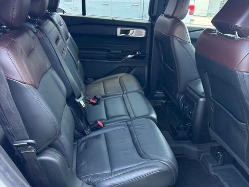 Used 2022 Ford Explorer Platinum w/ Equipment Group 601A AWD/4WD image 11