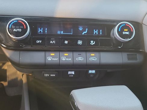 Used 2023 Hyundai Elantra SEL image 19