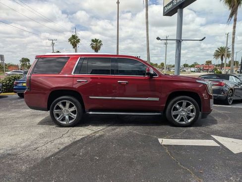 Used 2018 Cadillac Escalade Luxury image 4