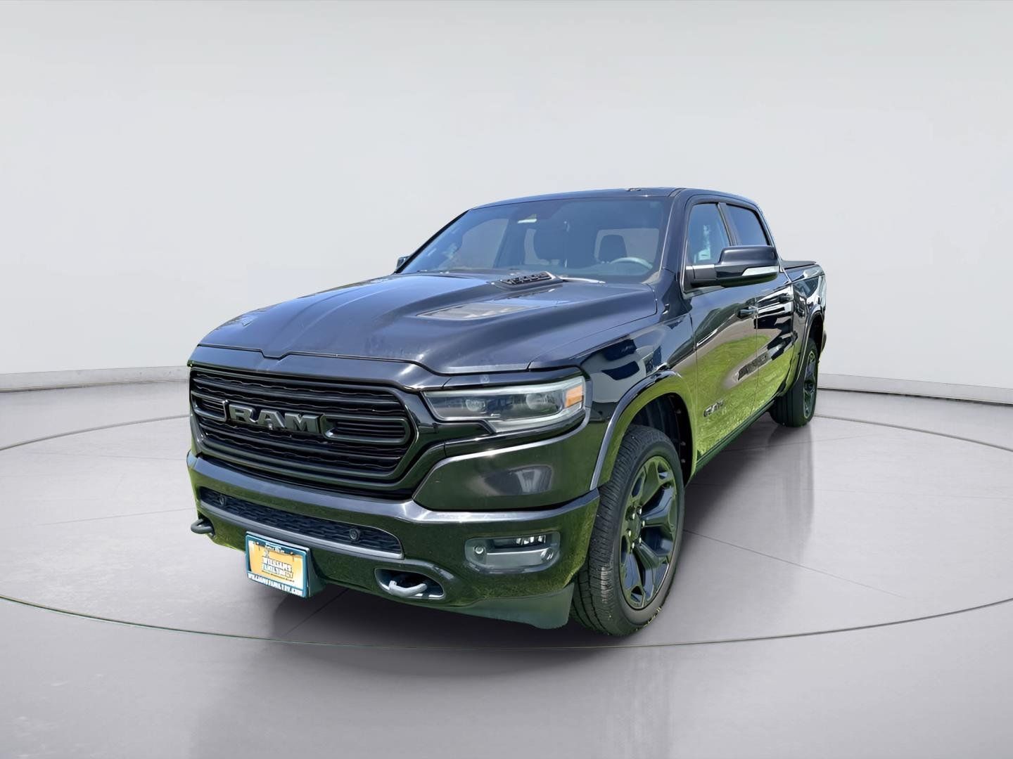 Used 2020 RAM 1500 Limited w/ Black Appearance Package AWD/4WD image 1