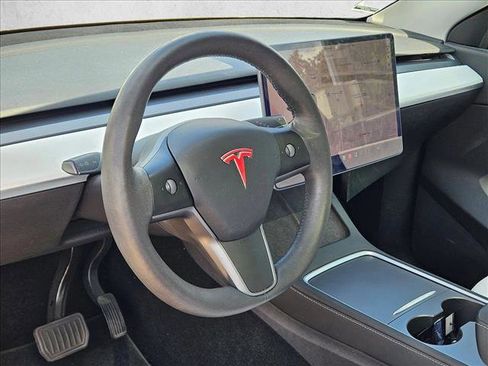 Used 2021 Tesla Model Y Long Range AWD/4WD image 9
