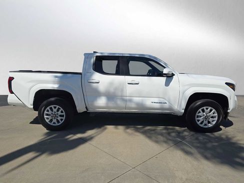 Certified 2025 Toyota Tacoma SR5 image 2