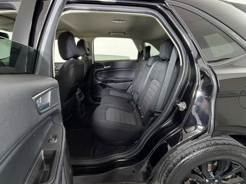 Used 2024 Ford Edge SE w/ Black Appearance Package image 8