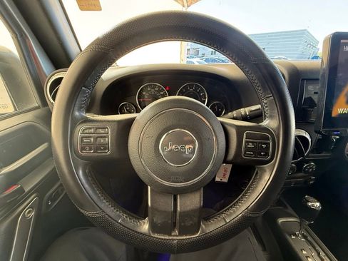 Used 2018 Jeep Wrangler Unlimited Sahara w/ Connectivity Group image 15