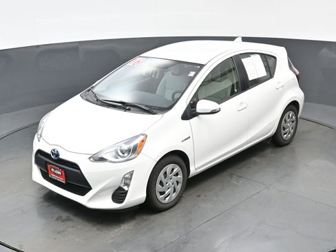Used 2016 Toyota Prius C One image 32
