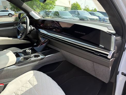 Used 2026 Cadillac Escalade V w/ LPO, ONYX Package AWD/4WD image 43