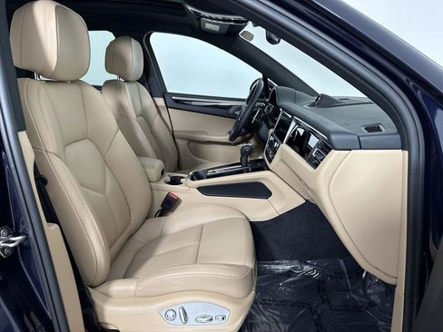 Certified 2023 Porsche Macan AWD/4WD image 24