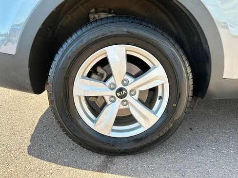Used 2021 Kia Sorento LX AWD/4WD image 39