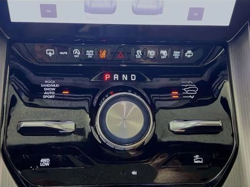 Used 2023 Jeep Grand Wagoneer Series III AWD/4WD image 18