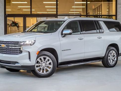Used 2023 Chevrolet Suburban Premier image 2