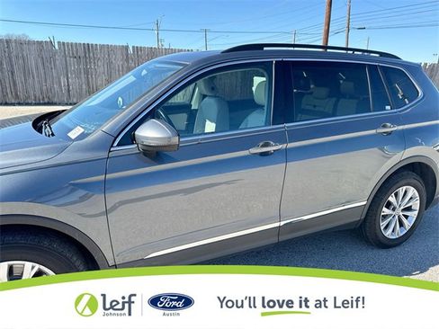 Used 2018 Volkswagen Tiguan SE w/ Panoramic Sunroof Package image 34