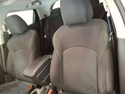 Used 2015 Nissan Juke SV AWD/4WD image 18