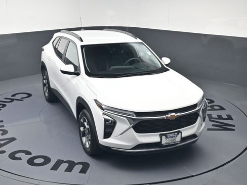 Certified 2025 Chevrolet Trax LT image 31