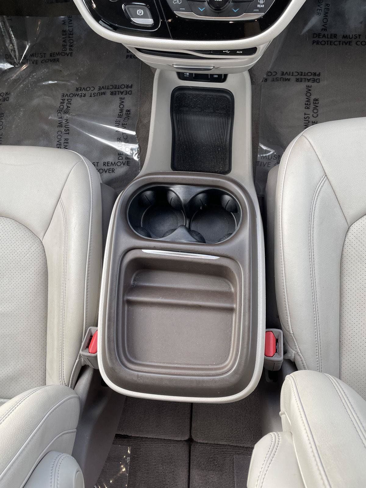 Used 2020 Chrysler Pacifica Touring-L FWD image 27