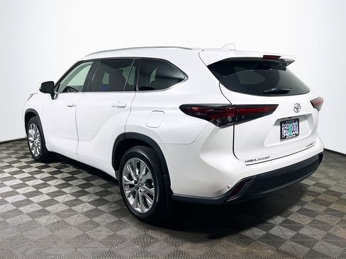 Certified 2025 Toyota Highlander Limited AWD/4WD image 6