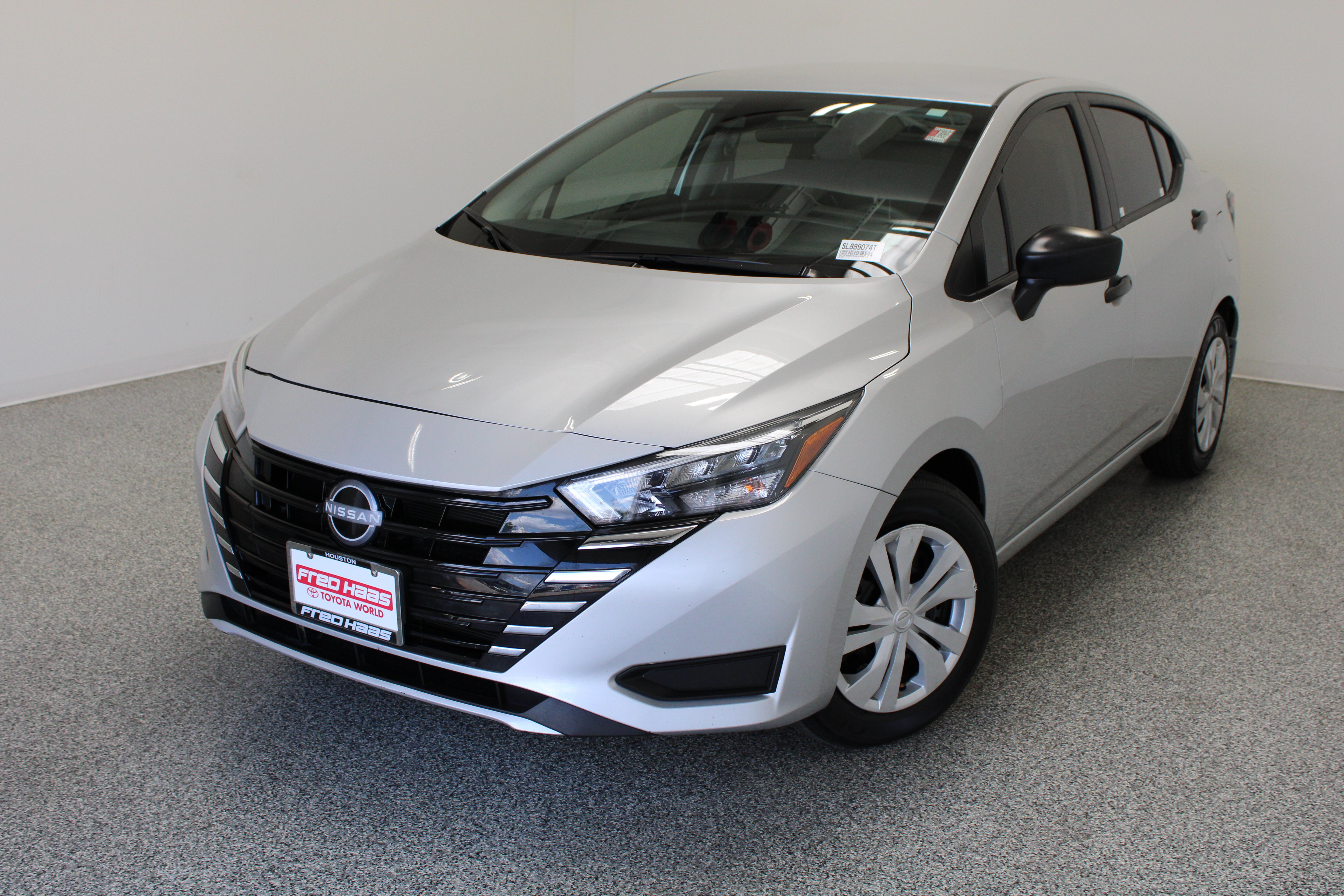 Used 2025 Nissan Versa S w/ Trunk Package FWD image 2