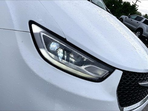 Used 2023 Chrysler Pacifica Touring-L image 26