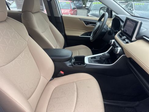 Used 2023 Toyota RAV4 XLE AWD/4WD image 6