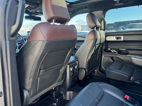 Used 2022 Ford Explorer Platinum w/ Equipment Group 601A image 21